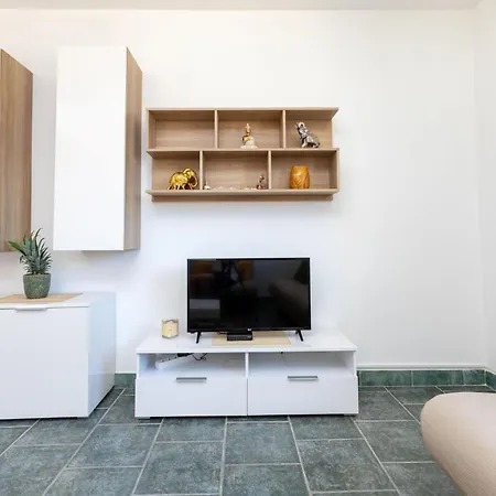 Apartment Maya S Mit Terrasse By Interhome