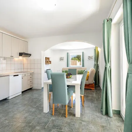 דירה Maya S Mit Terrasse By Interhome