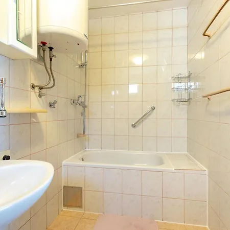 דירה Maya S Mit Terrasse By Interhome רוגוזניצה