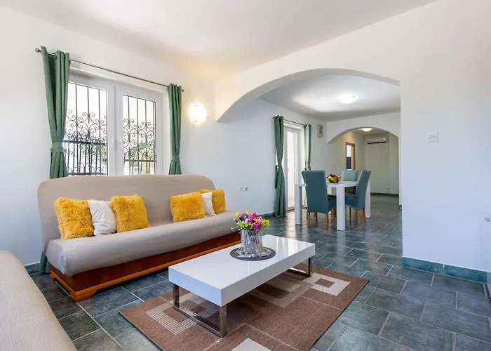 Maya S Mit Terrasse By Interhome דירה